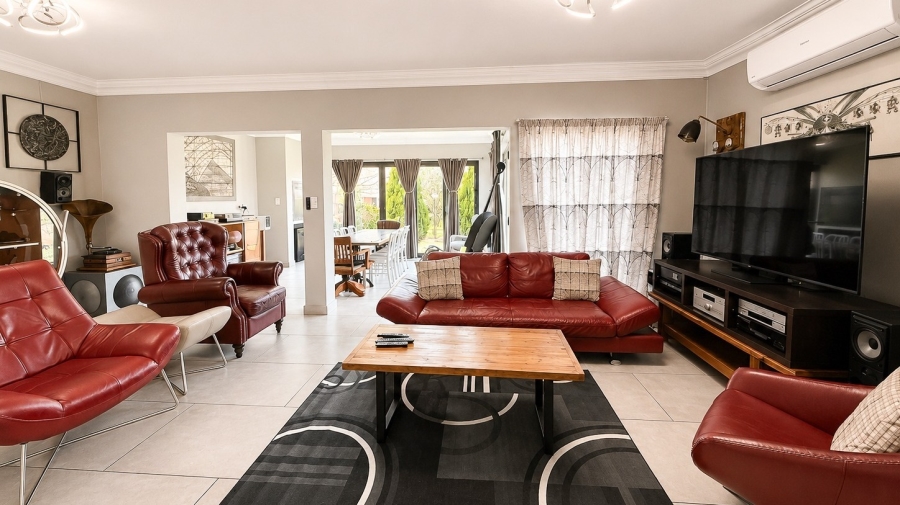 3 Bedroom Property for Sale in The Coves North West